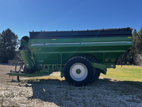 2022 Brent 1196 Grain Cart