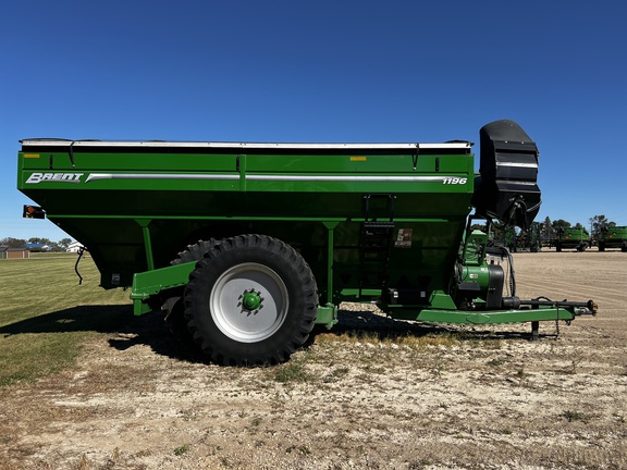 2022 Brent 1196 Grain Cart