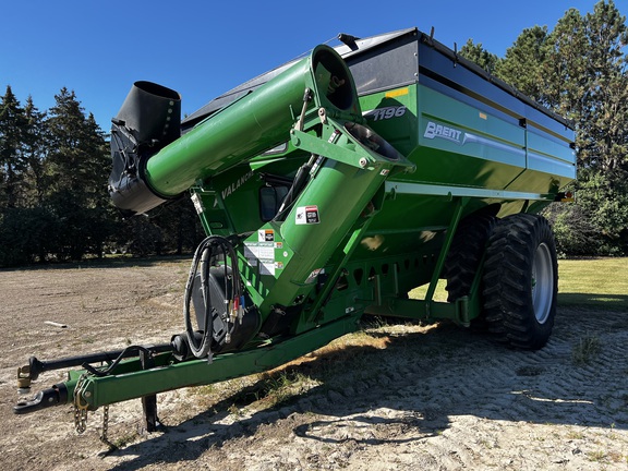 2022 Brent 1196 Grain Cart