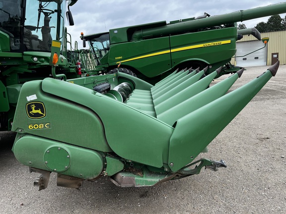 2010 John Deere 608C Header Corn Head