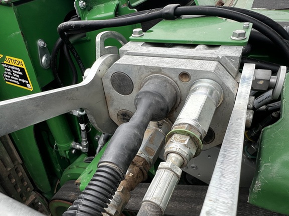 2010 John Deere 608C Header Corn Head