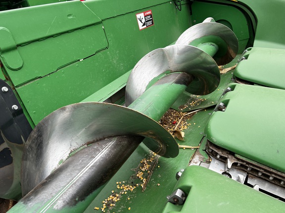 2010 John Deere 608C Header Corn Head