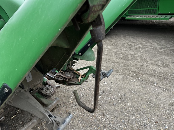 2010 John Deere 608C Header Corn Head