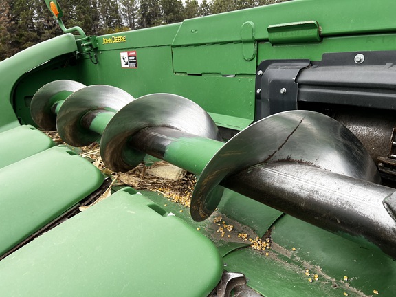 2010 John Deere 608C Header Corn Head