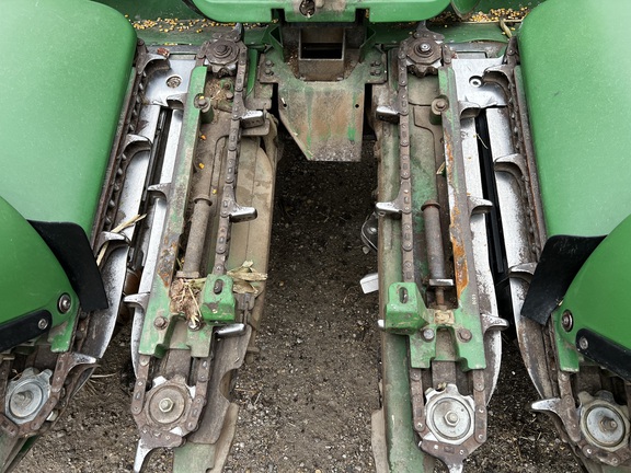 2010 John Deere 608C Header Corn Head