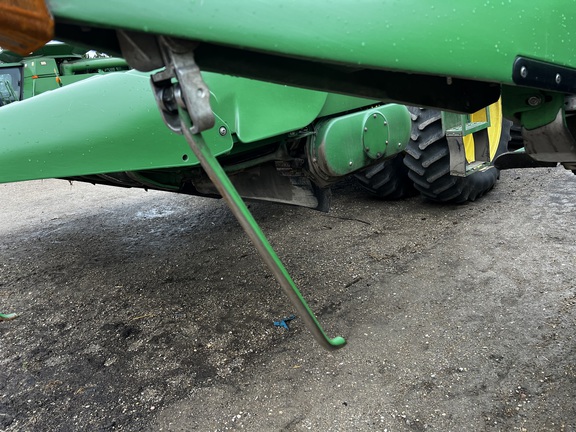 2012 John Deere 608C Header Corn Head