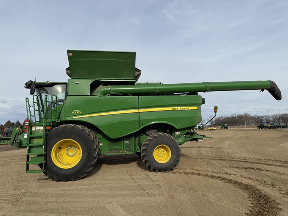 2023 John Deere S770 Combine