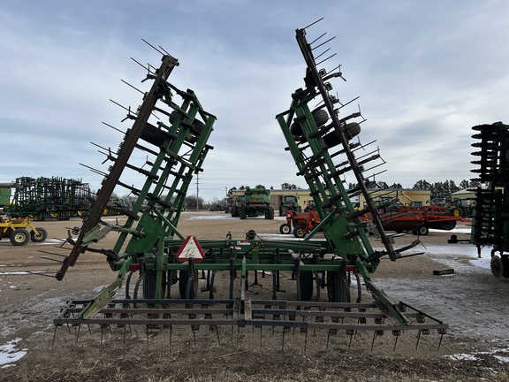 1990 John Deere 960 Field Cultivator