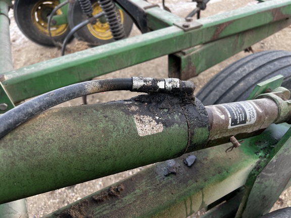 1990 John Deere 960 Field Cultivator