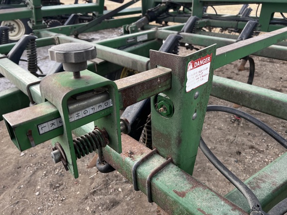 1990 John Deere 960 Field Cultivator