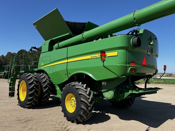 2023 John Deere S780 Combine