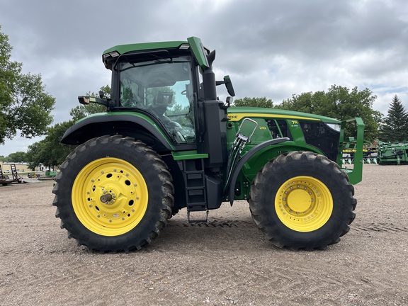 2024 John Deere 7R 210 Tractor