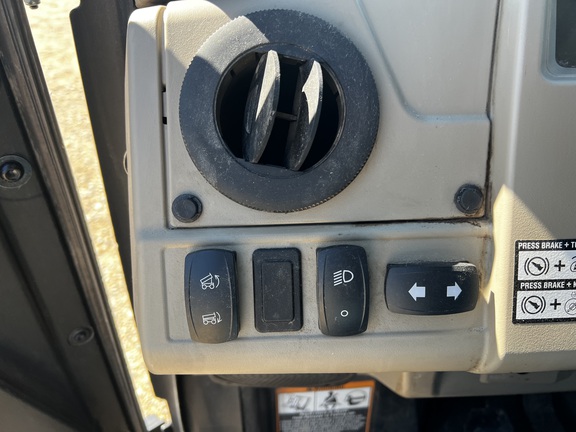 2023 John Deere XUV 835R ATV