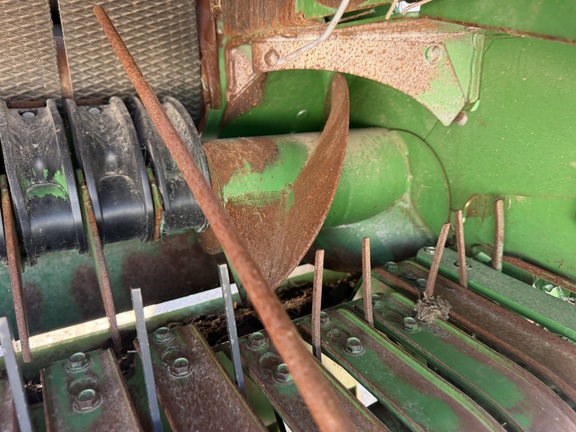 2022 John Deere 560M Baler/Round