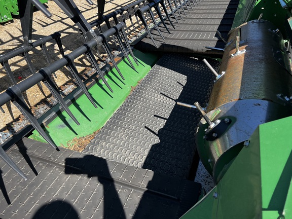 2024 John Deere RD40F Header Combine