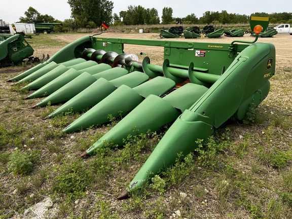 2014 John Deere 608C Header Corn Head