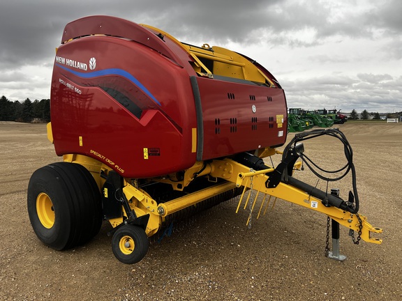 2022 New Holland Rollbelt 560 Baler/Round