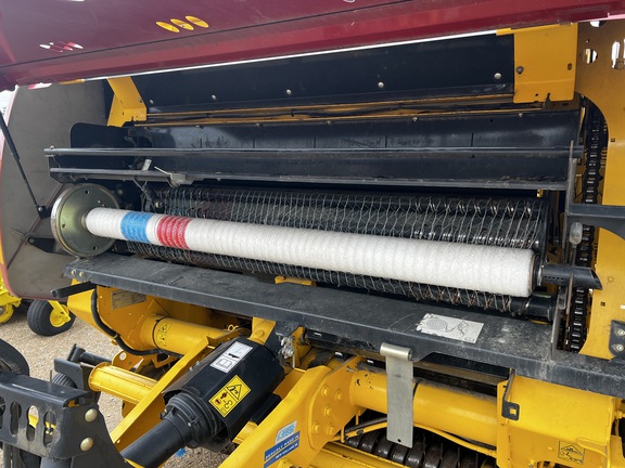2022 New Holland Rollbelt 560 Baler/Round