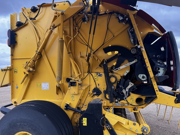 2022 New Holland Rollbelt 560 Baler/Round