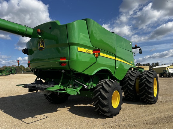 2013 John Deere S680 Combine