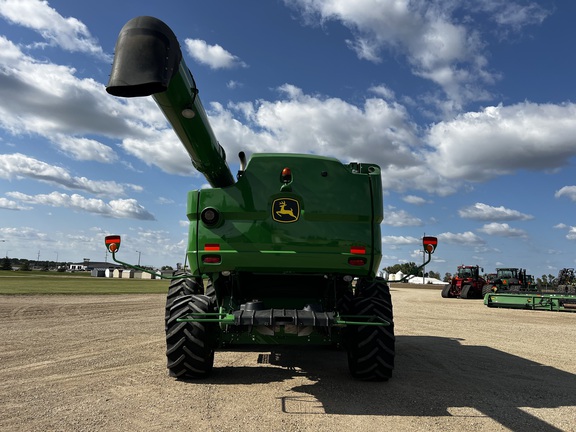 2013 John Deere S680 Combine