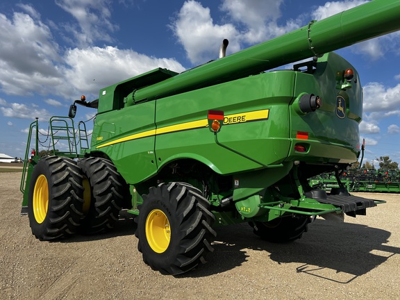 2013 John Deere S680 Combine