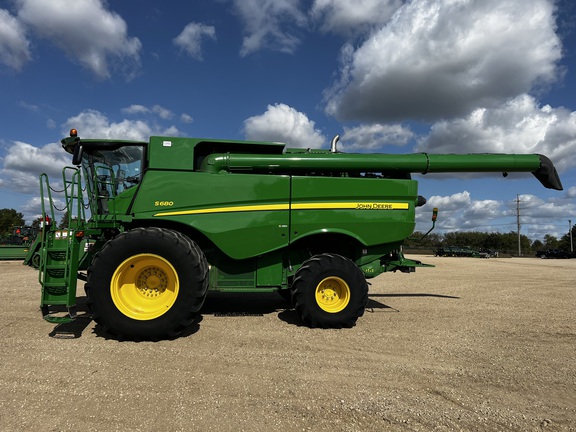 2013 John Deere S680 Combine