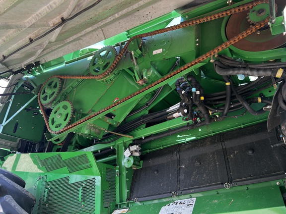 2013 John Deere S680 Combine