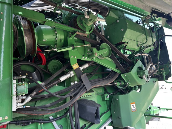 2013 John Deere S680 Combine