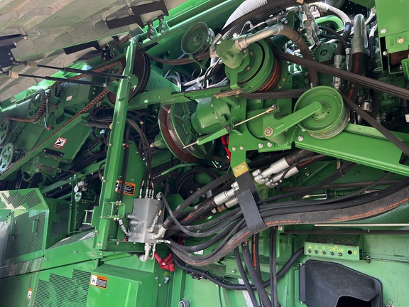 2013 John Deere S680 Combine