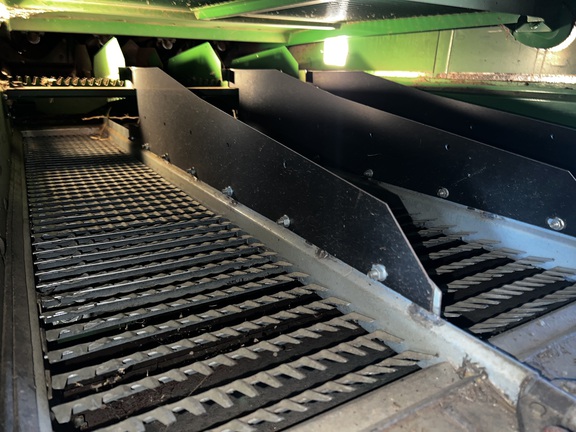 2013 John Deere S680 Combine