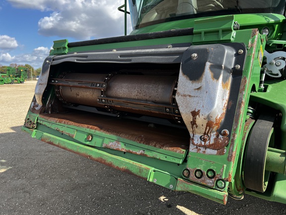 2013 John Deere S680 Combine