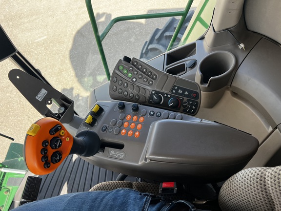 2013 John Deere S680 Combine