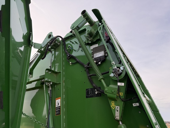 2025 John Deere 561M Baler/Round