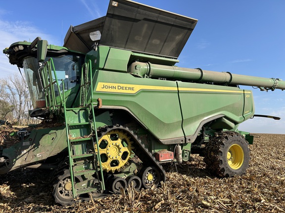 2023 John Deere X9 1100 Combine