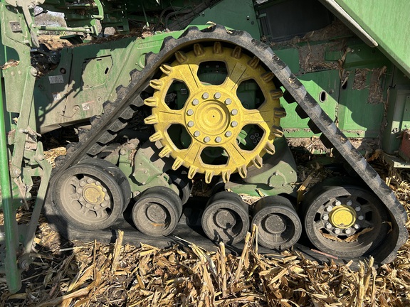 2023 John Deere X9 1100 Combine