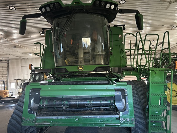2023 John Deere X9 1100 Combine