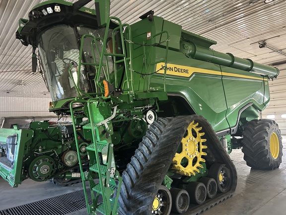 2023 John Deere X9 1100 Combine