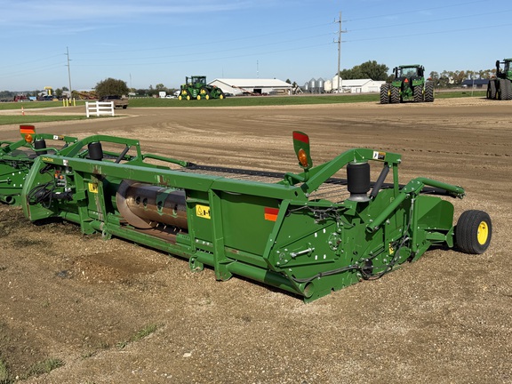2018 John Deere 615P Header Combine