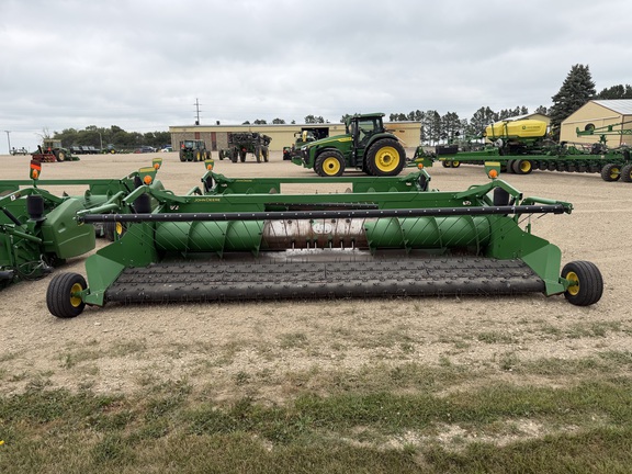 2017 John Deere 615P Header Combine