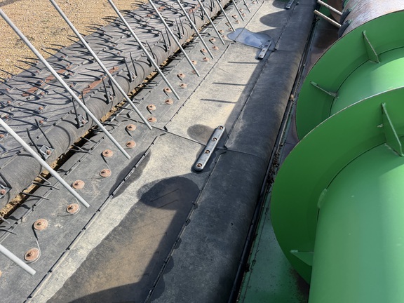 2017 John Deere 615P Header Combine