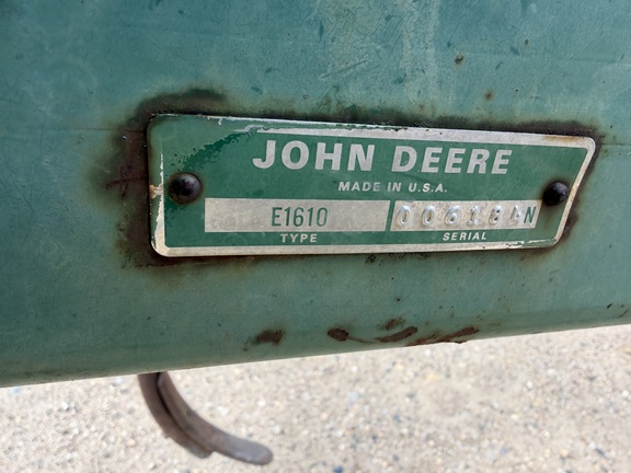 John Deere 1610 Chisel Plow