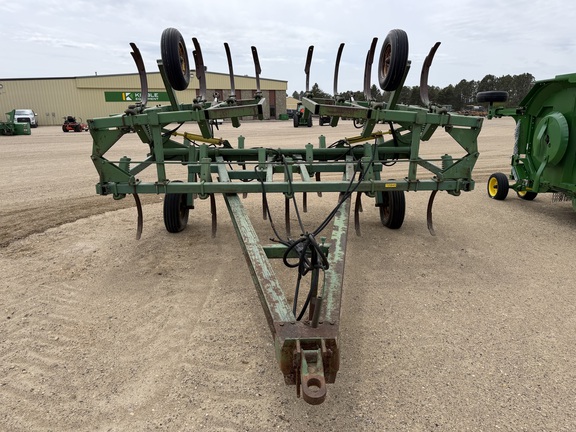 John Deere 1610 Chisel Plow