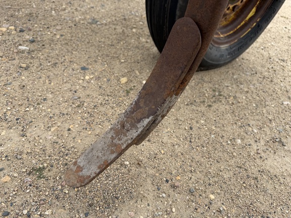 John Deere 1610 Chisel Plow
