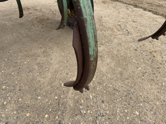 John Deere 1610 Chisel Plow