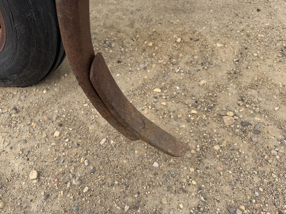John Deere 1610 Chisel Plow