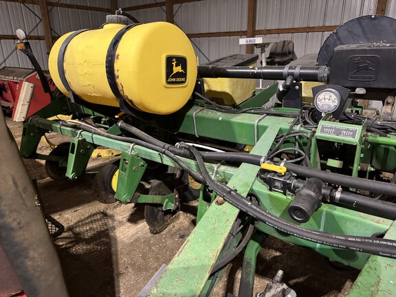 1989 John Deere 7200 Planter