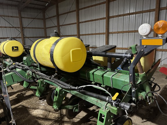 1989 John Deere 7200 Planter