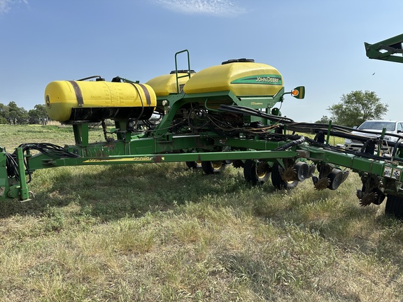 2004 John Deere 1770NT CCS Planter