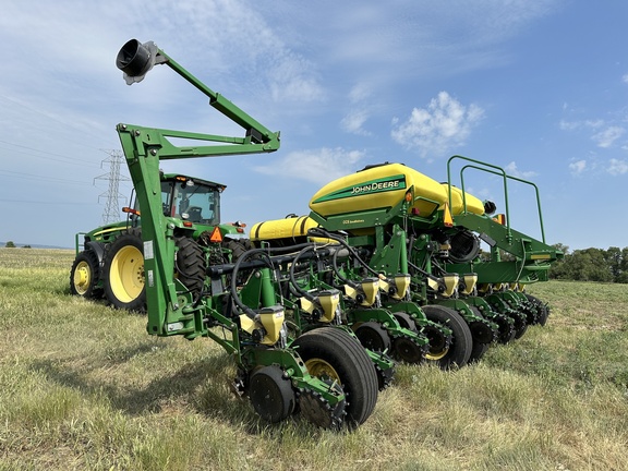 2004 John Deere 1770NT CCS Planter